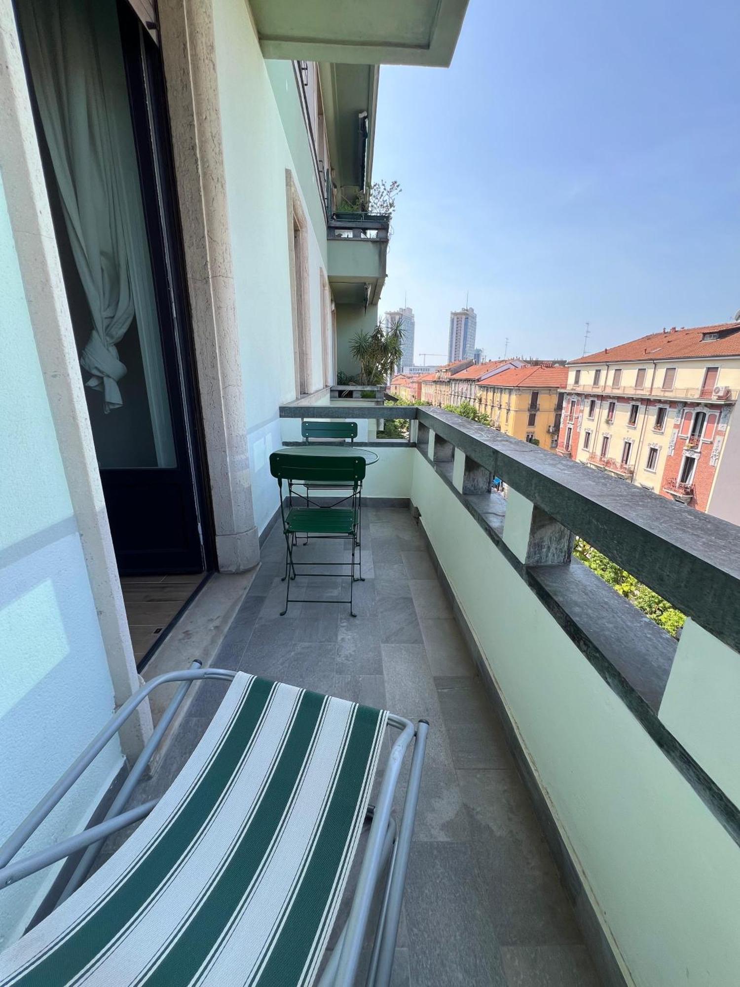 New Apartment With Balcony, Isola Bosco Verticale Milano Eksteriør billede